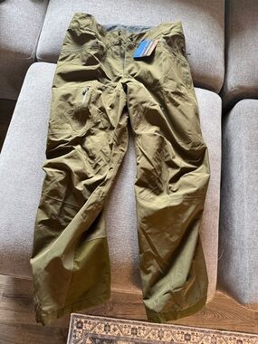 Patagonia Olive Green powder bowl, ski pants